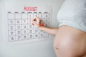 pregnant-woman-counting-down-delivery-date