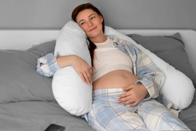 طريقة النوم الصحيحة بعد الولادة القيصرية