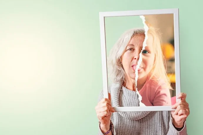 علامات تقدم العمر عند المرأة