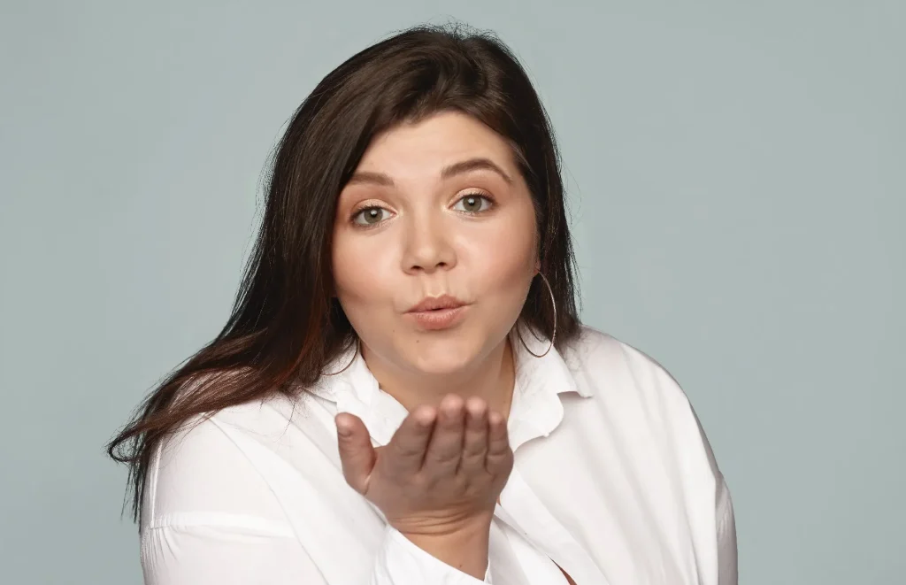 تنسيق ملابس للوجه الممتلئ تنسيق ملابس للوجه الممتلئ