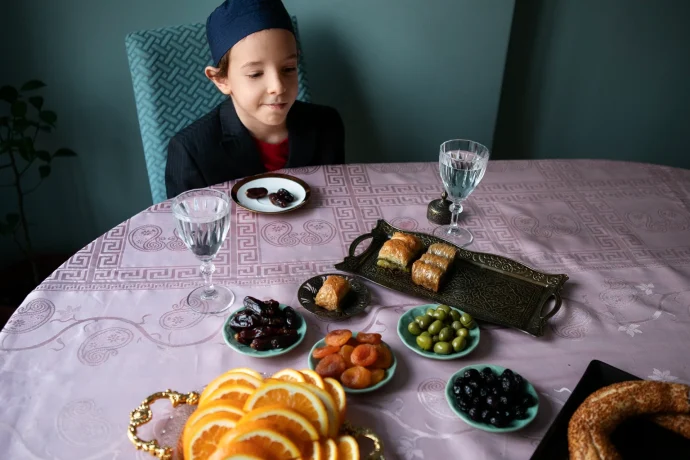 العمر المناسب لصيام الأطفال في رمضان