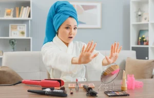 لماذا تتعب بشرتك رغم العناية بها؟ أخطاء شائعة تدمر صحة وجمال البشرة
