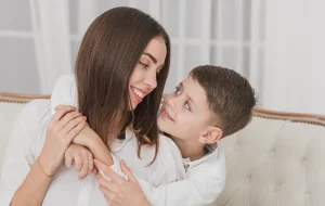 تعلق الطفل الزائد بالأم